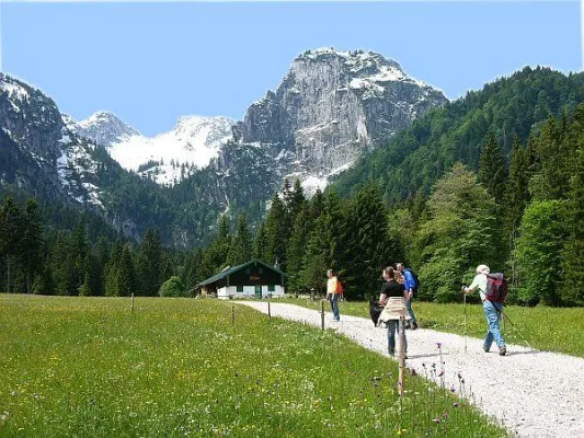 Beschwingt durch die Lenggrieser Bergwelt und zu sich selbst Bild: Beschwingt durch die Lenggrieser Bergwelt und zu sich selbst