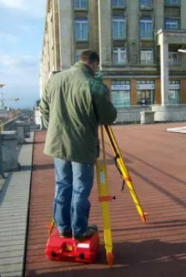 Bild: Vor-Ort-Vermessung für exakte Grundrisspläne