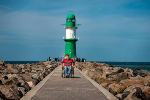 Bild: Hansestadt Rostock tritt AG Barrierefreie Reiseziele in Deutschland bei