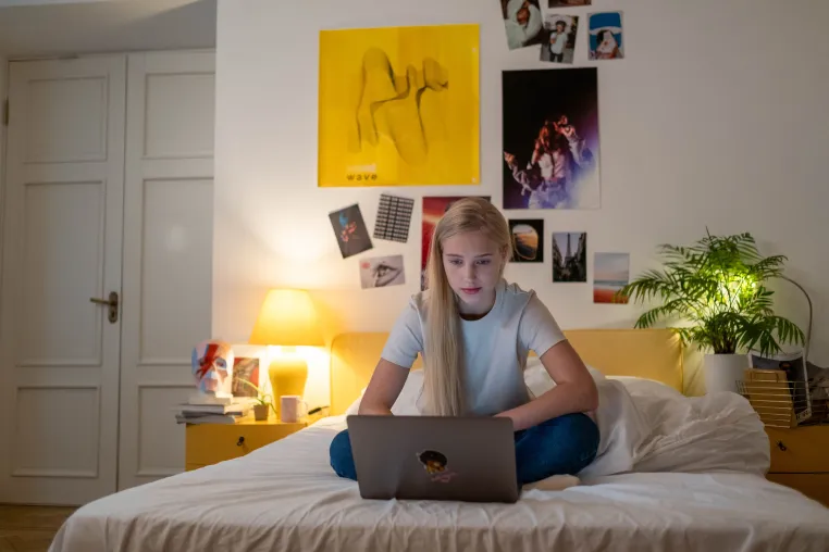 KI für Hausaufgaben: Je mehr Gleichaltrige KI nutzen, desto mehr würden Eltern für ein Abonnement zahlen Bild: KI für Hausaufgaben: Je mehr Gleichaltrige KI nutzen, desto mehr würden Eltern für ein Abonnement zahlen