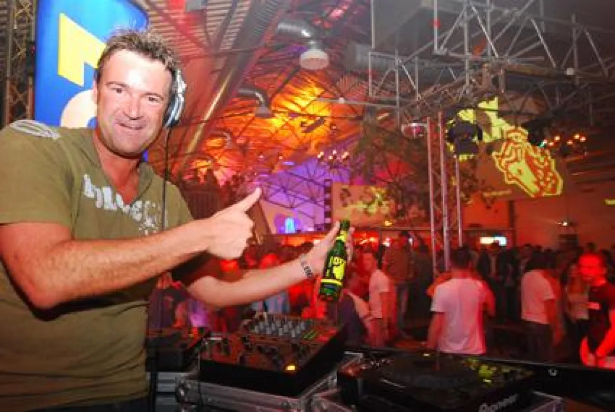 DJ Matze Ihring brachte die Tanzfläche zum Kochen