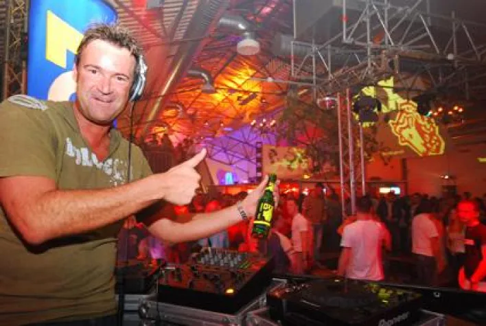 Bild: 2500 Nachtschwärmer bei OXX-Party im Ulmer Roxy