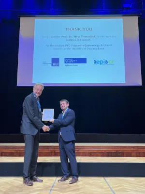 Preis für herausragende Dissertation: Dr. Robin Denz erhält Promotionspreis auf der 70. GMDS-Tagung in Jena Bild: Preis für herausragende Dissertation: Dr. Robin Denz erhält Promotionspreis auf der 70. GMDS-Tagung in Jena