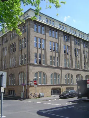 Bild: Rheinische Fachhochschule lädt zum Infoabend über das Bachelor of Science-Studium Medizin-Ökonomie ein