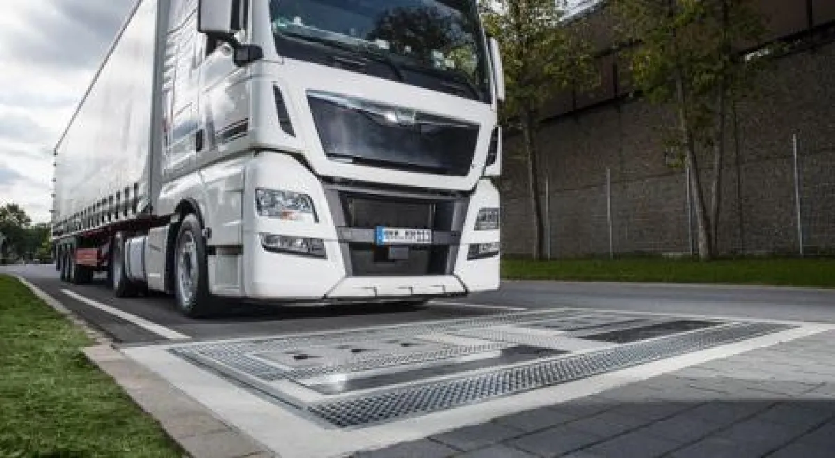 Der Drive-Over-Reader ist eine überfahrbare Messplatte mit spezieller Sensorik. Bild: Goodyear