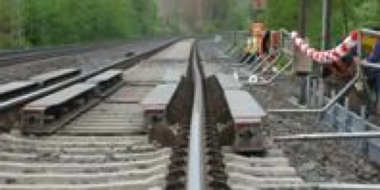 Bild: Sicherheit ist messbar: Allsat überwacht mit Global Monitoring Arbeiten am Bahndamm