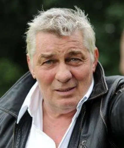 FILMSTAR HEINZ HOENIG ÜBERREICHT SYMPATICUS Bild: FILMSTAR HEINZ HOENIG ÜBERREICHT SYMPATICUS