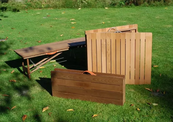 Bild: Umweltbewusst und chic: Gartengarnituren aus Thermoholz