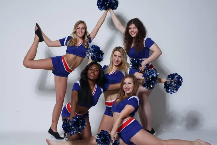 Bild: INspire Dancers werden Cheerleader der Krefeld Ravens