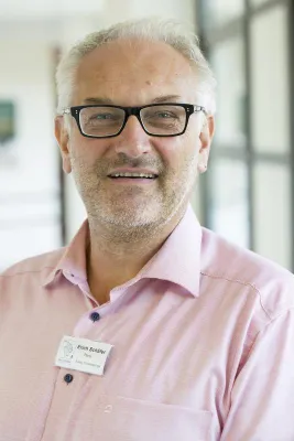 Bild: Eine gelungene Begleitung | Klinikseelsorger Erich Schäfer beendet seine Dienstzeit