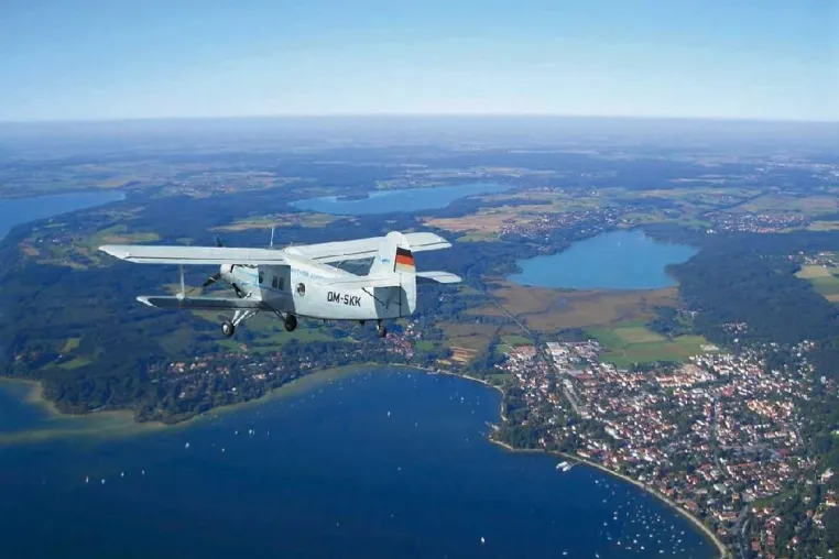 Bild: Nostalgie-Doppeldecker wird 50