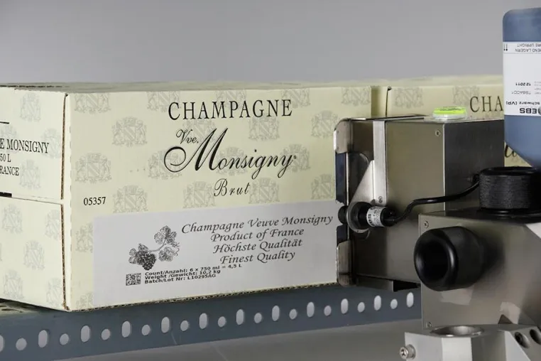 Bild: EBS 2500 STATT ETIKETTEN: DER INK JET-DRUCKER FÜR UMVERPACKUNGEN