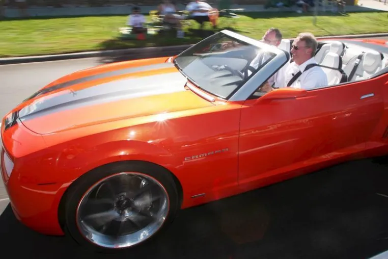 Bild: Cabrio-Fahren schädigt das Gehör