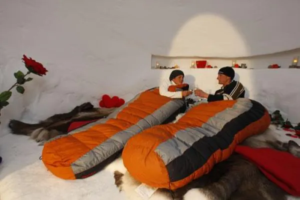 Bild: Zum Valentinstag - Das etwas andere Dschungelcamp mit jollydays.de