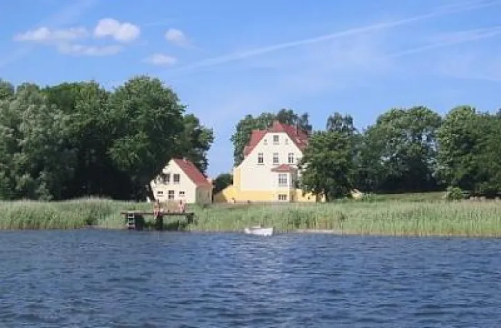 Magazin der Douglas Parfümerien empfiehlt das Gutshaus Grubnow Ferienwohnungen Rügen Bild: Magazin der Douglas Parfümerien empfiehlt das Gutshaus Grubnow Ferienwohnungen Rügen
