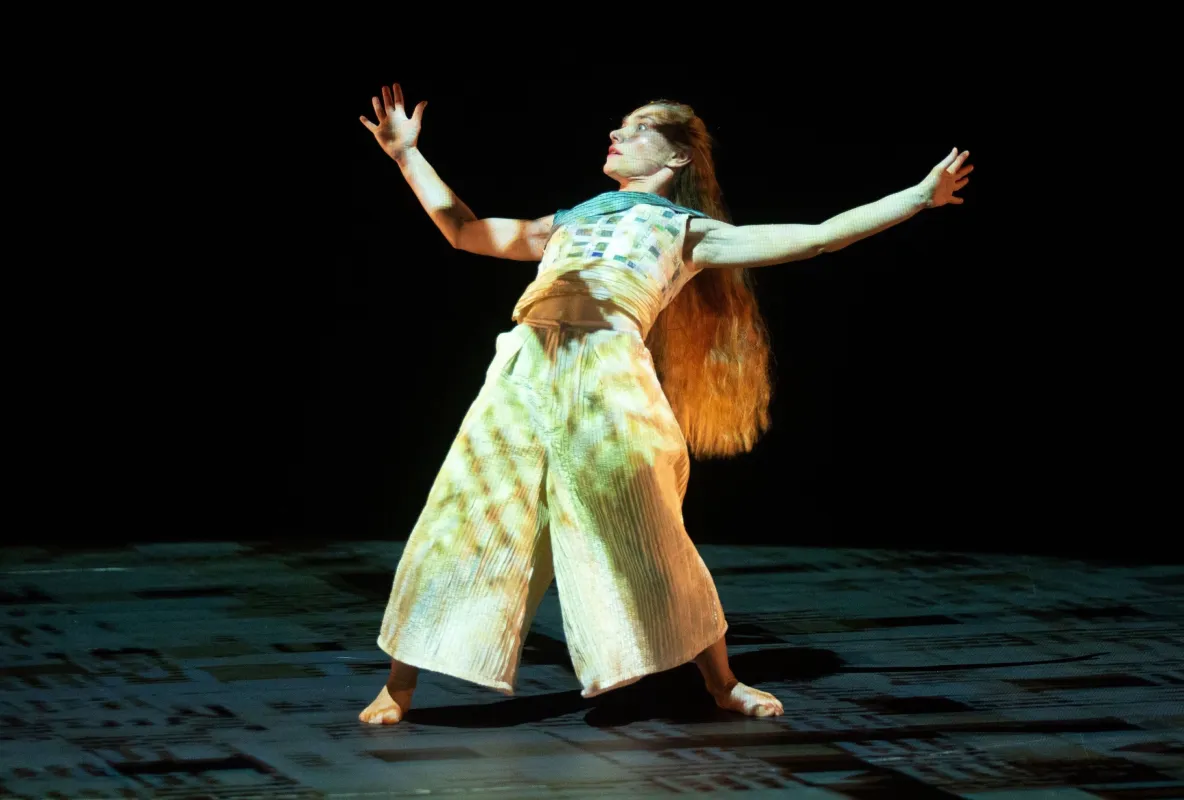 ALICE - Eine phantastische Revue von Kurt Schwertsik (Im Bild: Ana Grigalashvili) (© Andreas Friess)