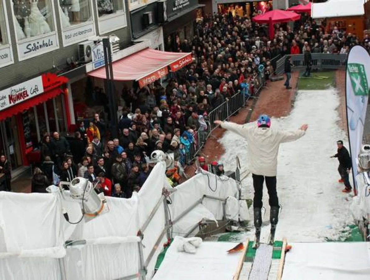 Giessen, Skispringer  für Jedermann Fußgängerzone