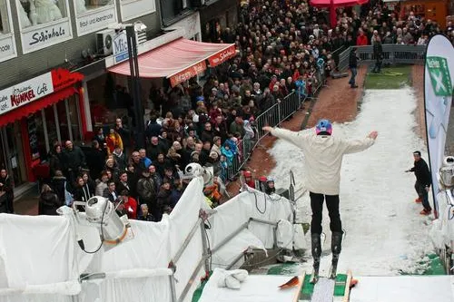 Bild: Mobile Skianlage in Fußgängerzone Gießen