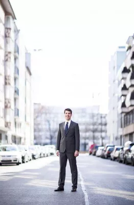 Bild: Hommage an den Anzug / International Suit Up Day