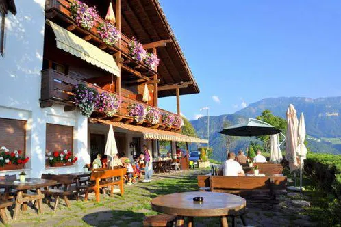 Pension / Gasthaus „Hatzis“ mit herrlichem Ausblick auf die Dolomiten Bild: Pension / Gasthaus „Hatzis“ mit herrlichem Ausblick auf die Dolomiten