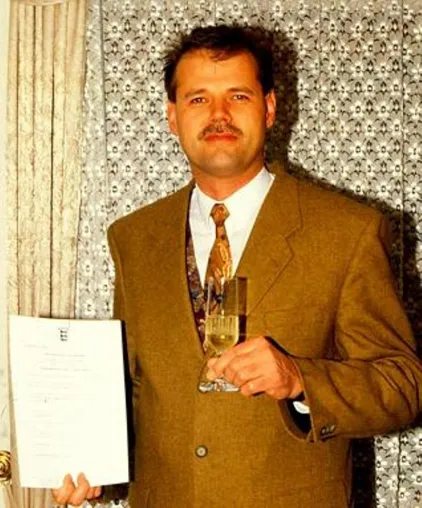 Bild: 20 Jahre erfolgreiche Betriebsübernahme der Dr. Walser Dental