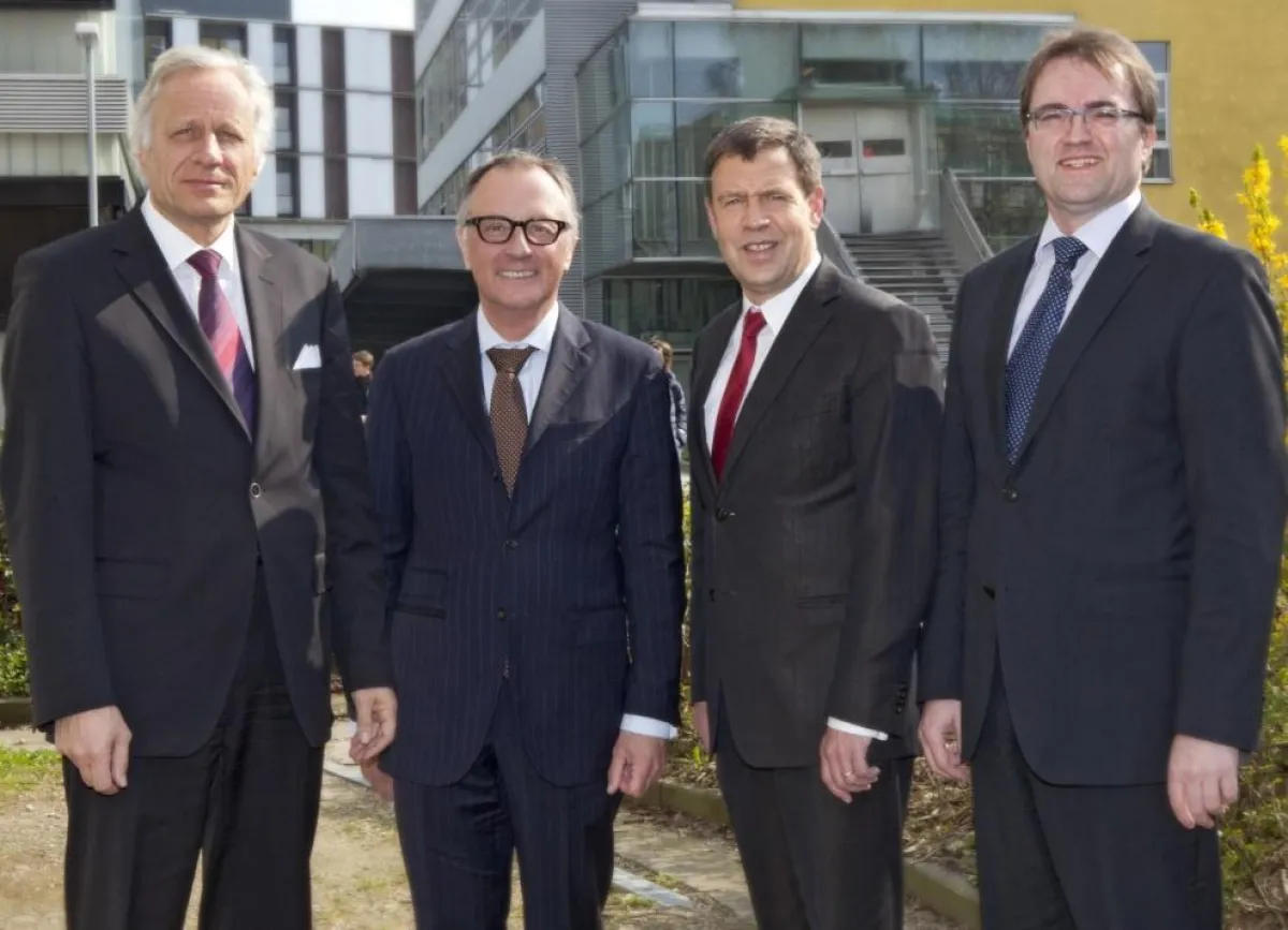 v.l.n.r. W. Plassmann (KV HH), Dr. R. Koschorrek (MdB), Dr. A. Meusch (TK), Prof. M. Augustin (UKE)