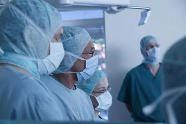 Bild: Team-Einsatz im OP - Operations-technischer Assistent