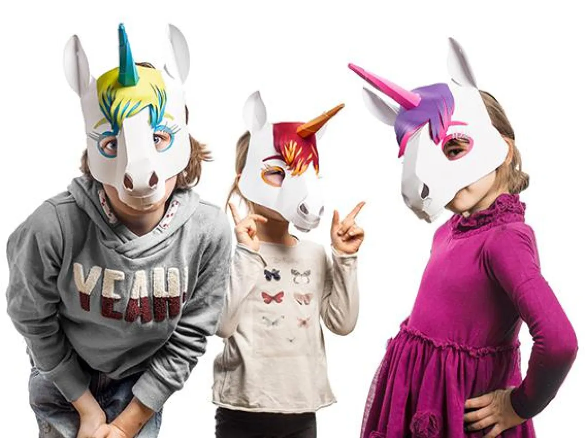 Die Einhorn-Masken von Studio Hering aus München