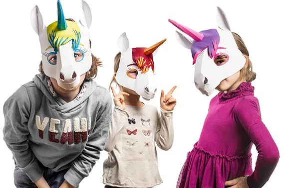 Mit den Einhorn-Masken von Studio Hering zur Halloweenparty Bild: Mit den Einhorn-Masken von Studio Hering zur Halloweenparty