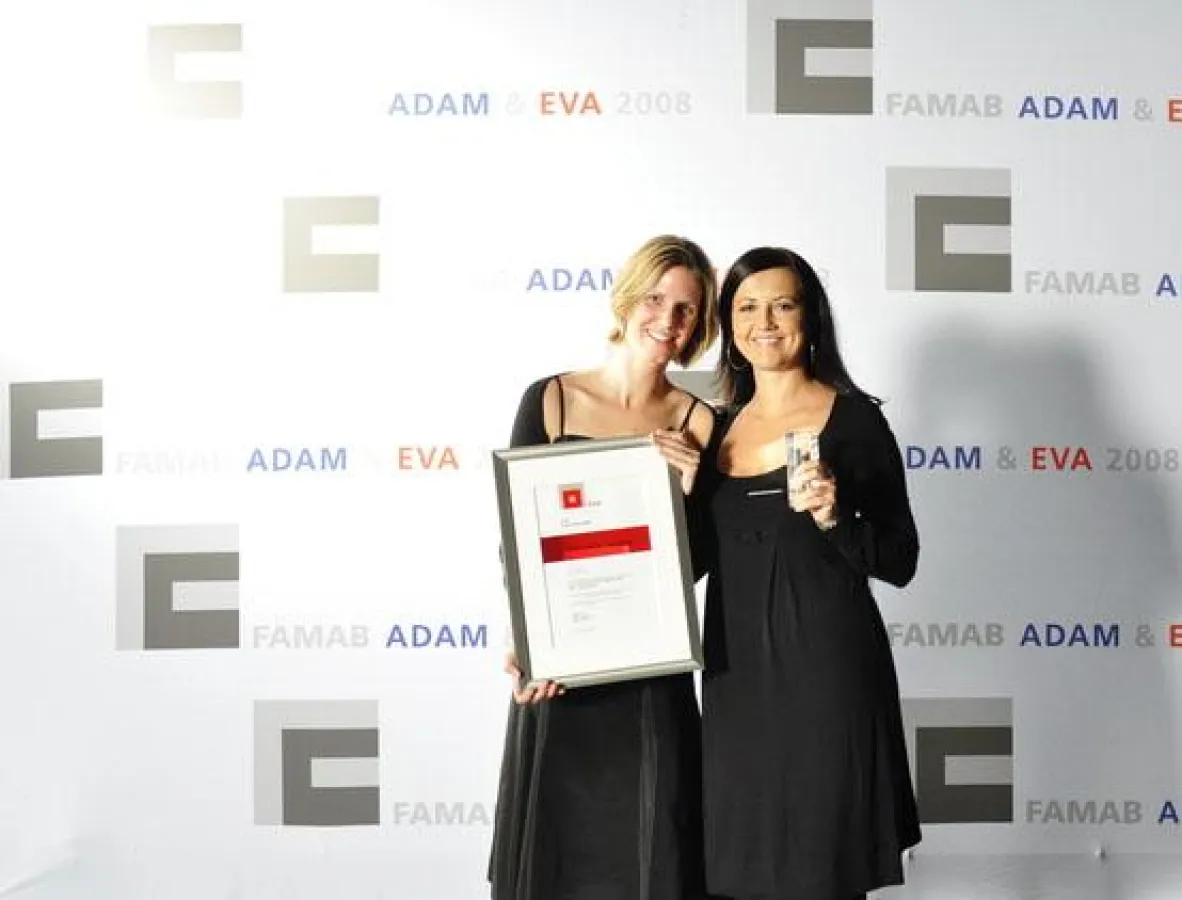 Goldener EVA für Serviceplan BRANDEVENT (v.l. Carina Goetz und Nives Dalkolmo)