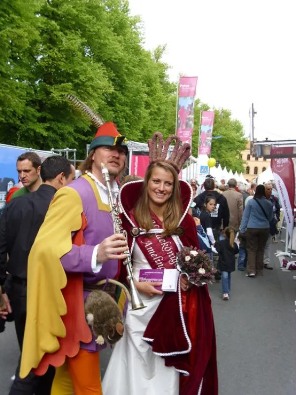 Rattenfänger und Heidekönigin beim Tag der Niedersachsen in Celle.