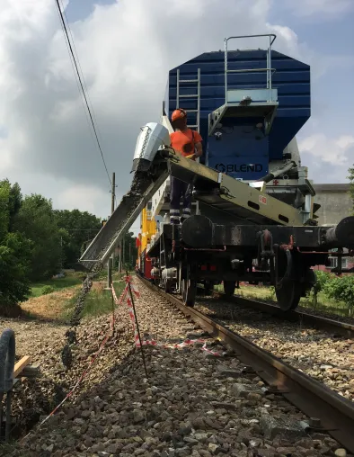 BLEND PLANTS: Luigi macht den Beton überall, sogar in der U-Bahn Bild: BLEND PLANTS: Luigi macht den Beton überall, sogar in der U-Bahn