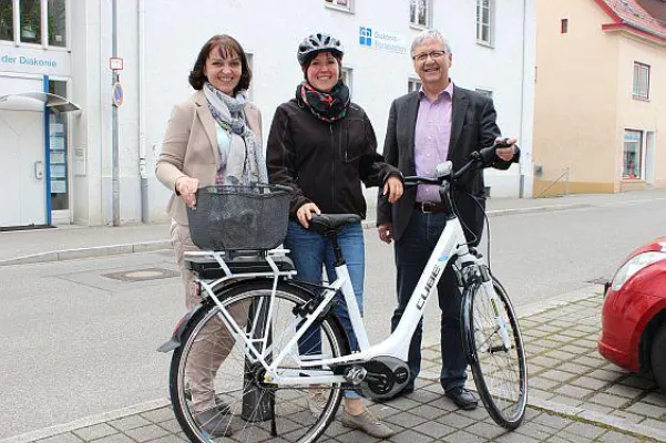 Bild: Krankenpflegeverein Biberach spendet E-Bike für Diakonie-Sozialstation der Zieglerschen