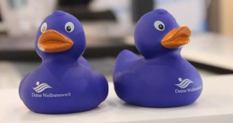 Bild: Desinfektion des Badewassers in Whirpool oder Swimspa mittels Salz statt Chlorzugabe