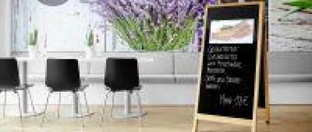 Bild: Digital Signage ergänzt die Kreidetafel digital