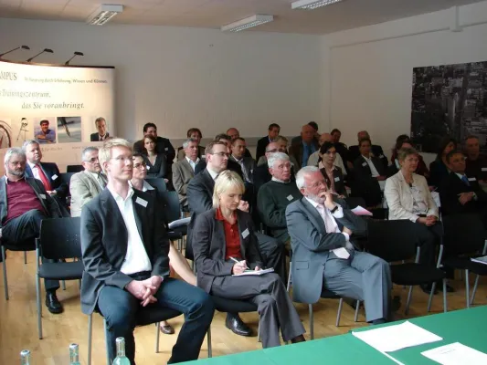 Großes Interesse am Engelskirchener Wirtschaftsforum zum Thema „Perspektiven in der Krise" Bild: Großes Interesse am Engelskirchener Wirtschaftsforum zum Thema „Perspektiven in der Krise"