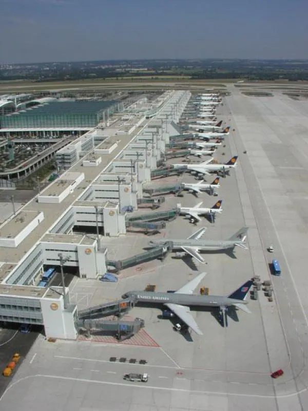 Terminal 2 mit Pier