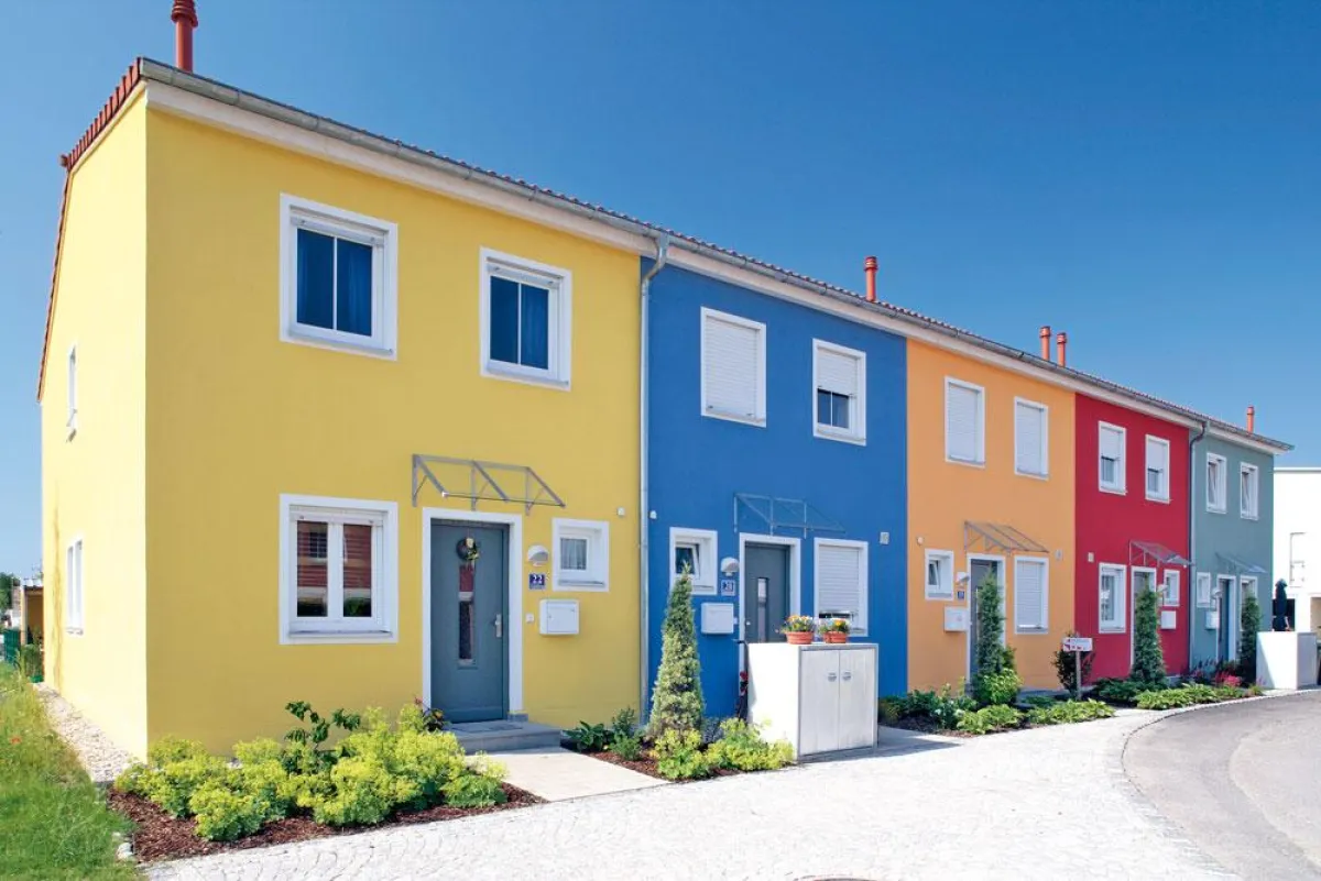 Der Alleskönner unter den bunten Anstrichen: Dispersionsfarbe. Foto: Brillux