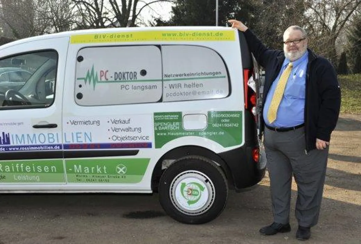 German Krusitzki am Sponsorfahrzeug