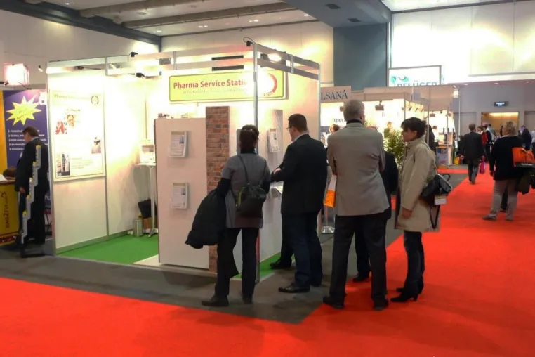 Neues Abholer-Konzept "PSS Pharma-Service-Station" erstmals auf der Interpharm 2011 in Hamburg vorgestellt Bild: Neues Abholer-Konzept "PSS Pharma-Service-Station" erstmals auf der Interpharm 2011 in Hamburg vorgestellt