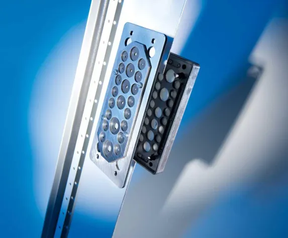 Bild: Sehr kompaktes EMV Kabeldurchführungssystem mit IP 65