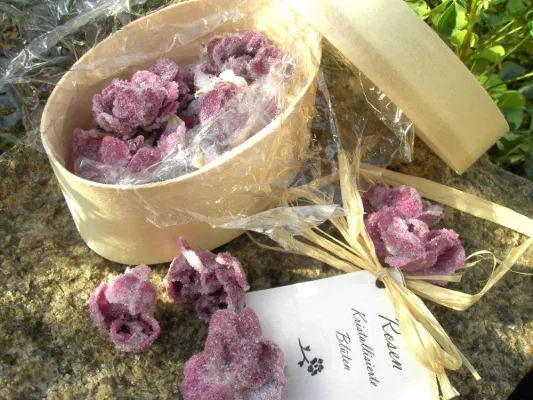 Mit Blüten zu Tisch – kulinarische Köstlichkeiten aus dem Blumengarten Bild: Mit Blüten zu Tisch – kulinarische Köstlichkeiten aus dem Blumengarten