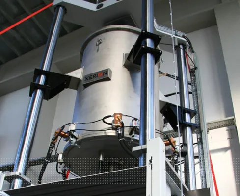 Bild: Xerion und Hegewald & Peschke entwickeln neue Großlast-Heißpresse