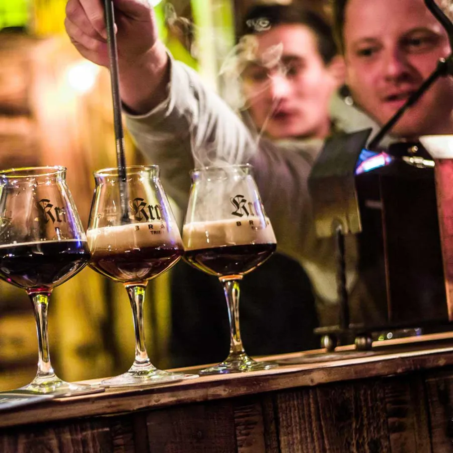 Auf dem 2. Trierer Bierfestival konnten die Gäste Kreationen wie Bierstacheln verkosten © Belichta