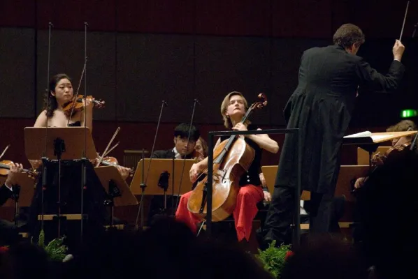 Ovationen für "Die Deutsche Kammerphilharmonie Bremen" und Peter Ruzicka Bild: Ovationen für "Die Deutsche Kammerphilharmonie Bremen" und Peter Ruzicka