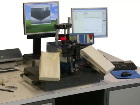 Bild: Hegewald & Peschke GmbH präsentiert Mikroprüfmaschine auf der Control 2009