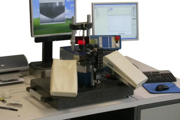 Bild: Hegewald & Peschke GmbH präsentiert Mikroprüfmaschine auf der Control 2009
