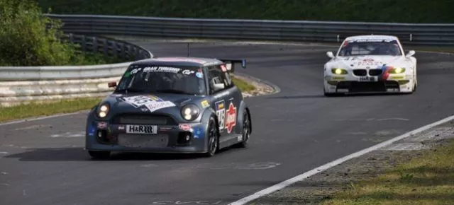 Bild: Peter Scharmach Klassensieger auf Mini bei der 42. Adenauer Rundstrecken-Trophy