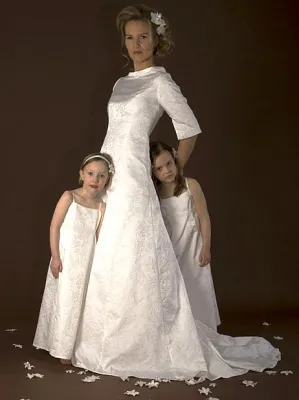 Bild: Die Brautkleidsaison 2009 // Junge Modedesignerin entwirft traumhafte Hochzeitskleider