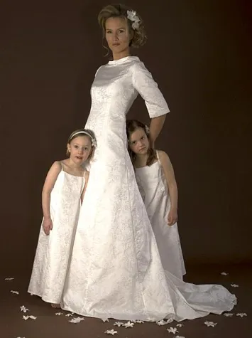 Bild: Die Brautkleidsaison 2009 // Junge Modedesignerin entwirft traumhafte Hochzeitskleider